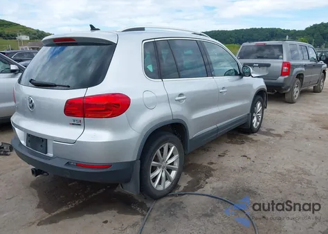 2017 Volkswagen Tiguan 2.0T Wolfsburg Edition z USA, uszkodzony, nr VIN WVGSV7AX9HW504047